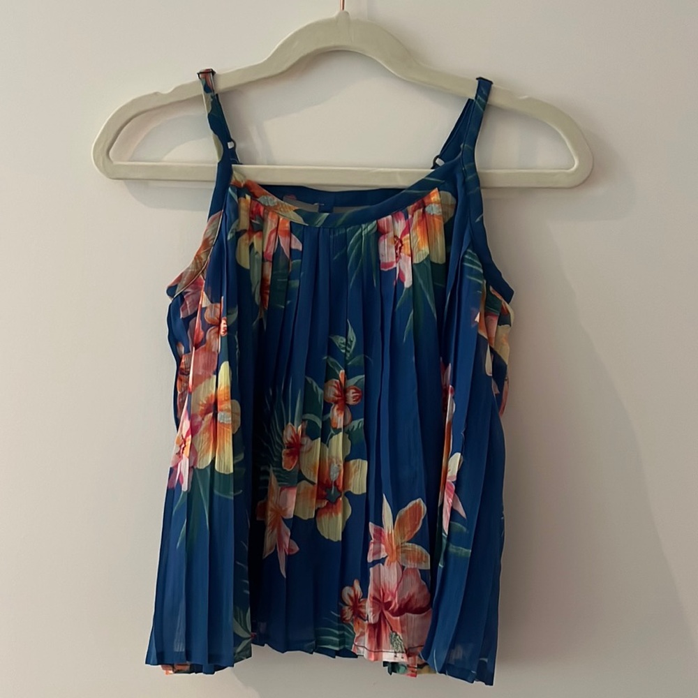 Abercrombie Kids pleated chiffon shirt with tropical flowers. Size 5/6